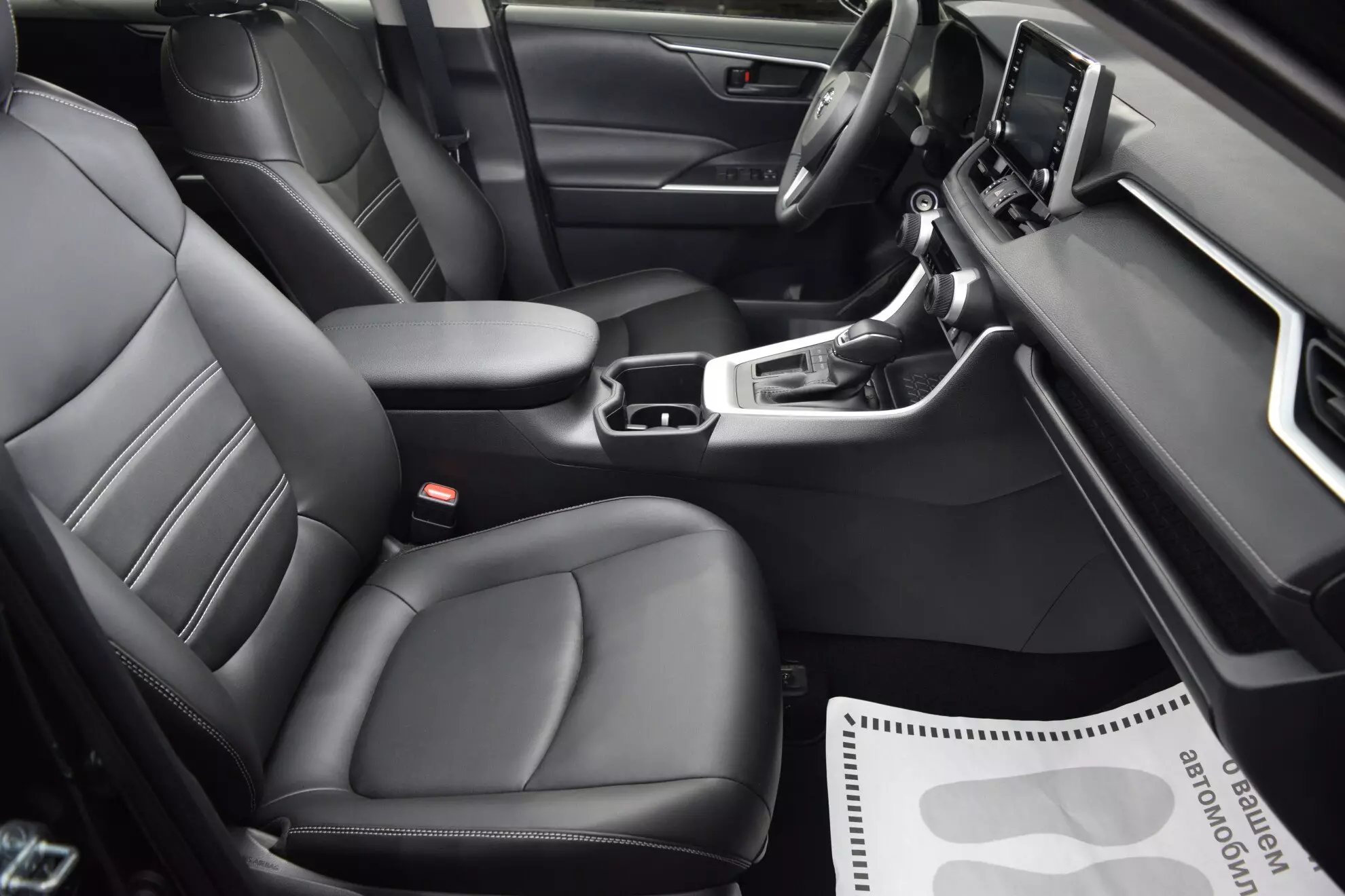 Автосалон: Toyota Rav4