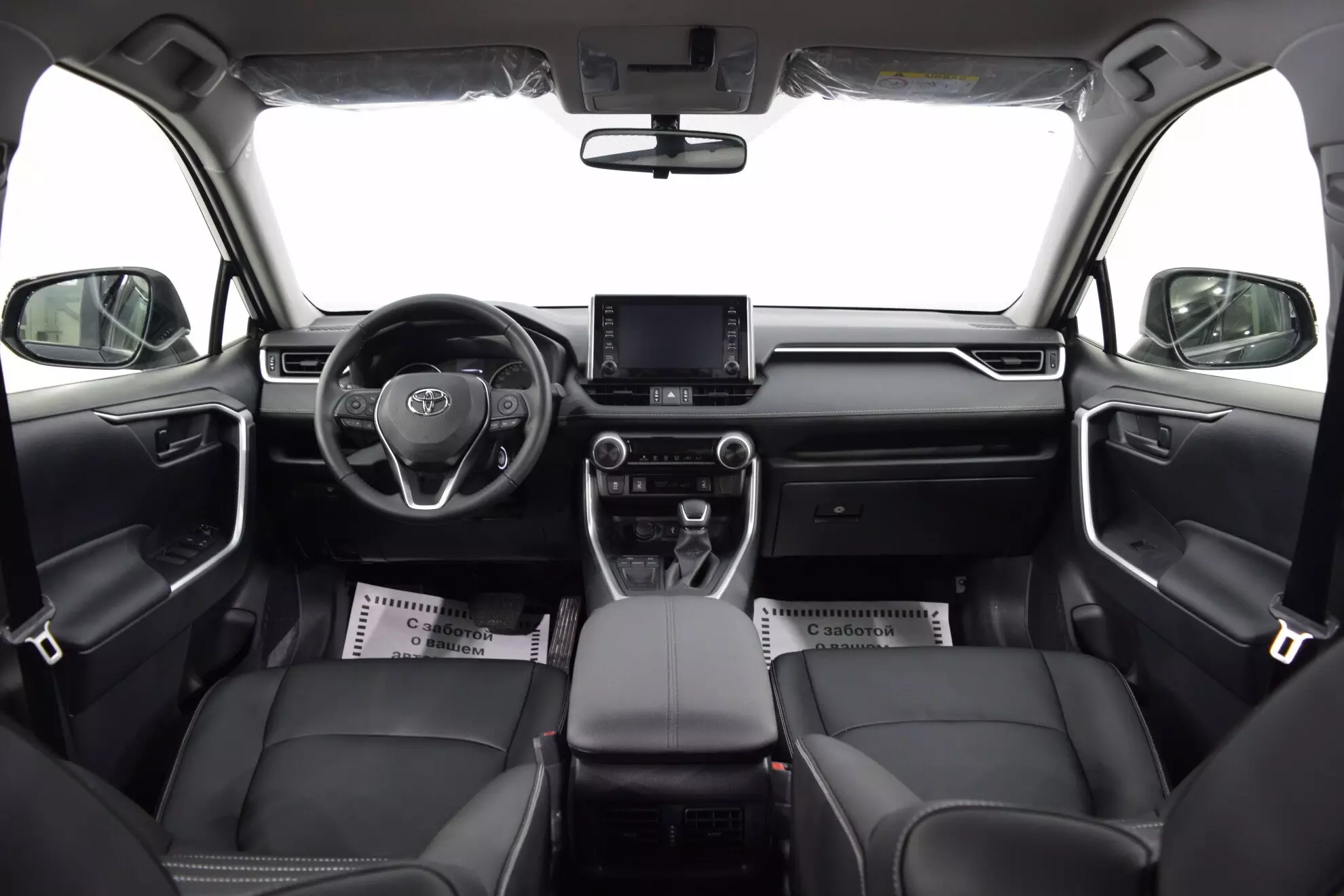 Автосалон: Toyota Rav4