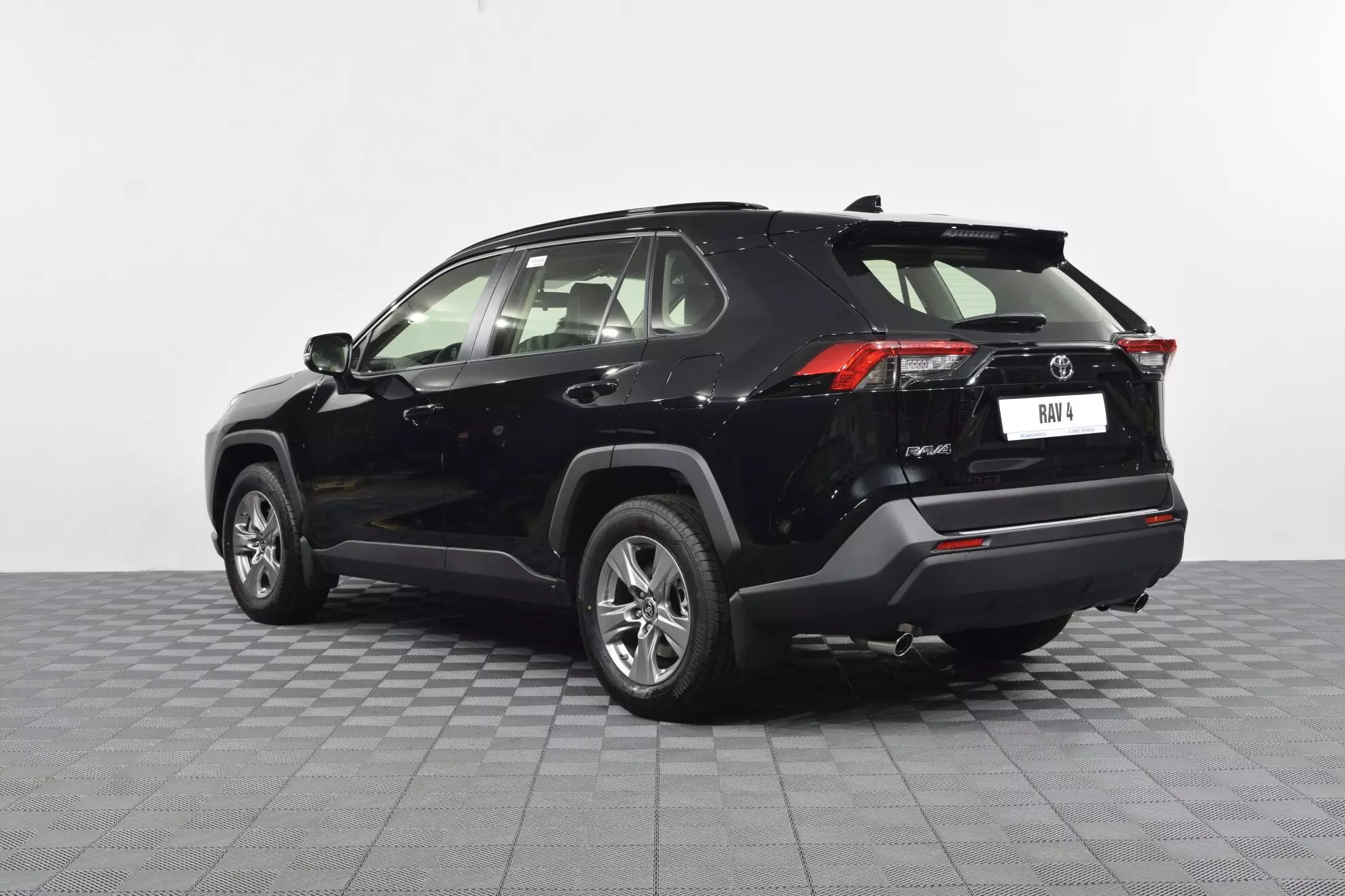 Автосалон: Toyota Rav4