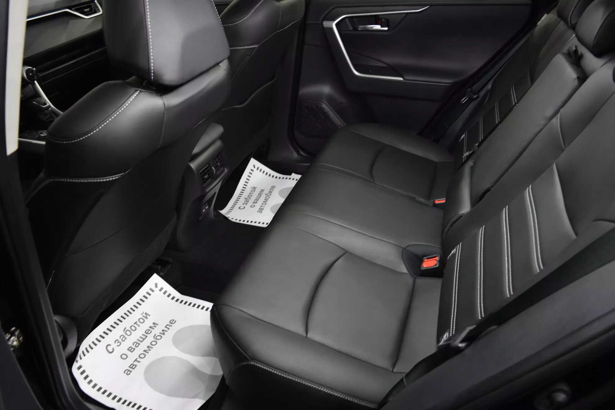 Автосалон: Toyota Rav4