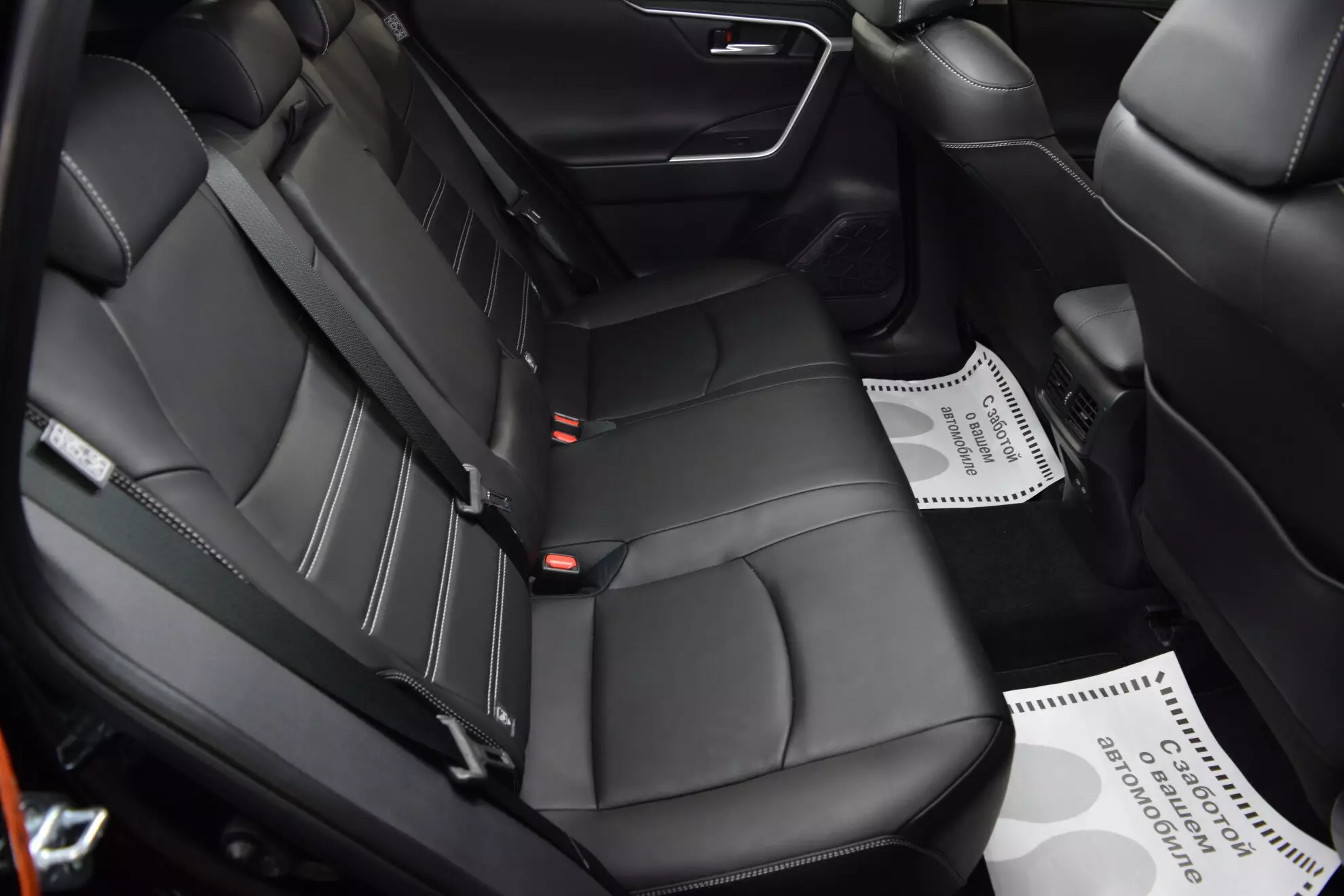 Автосалон: Toyota Rav4