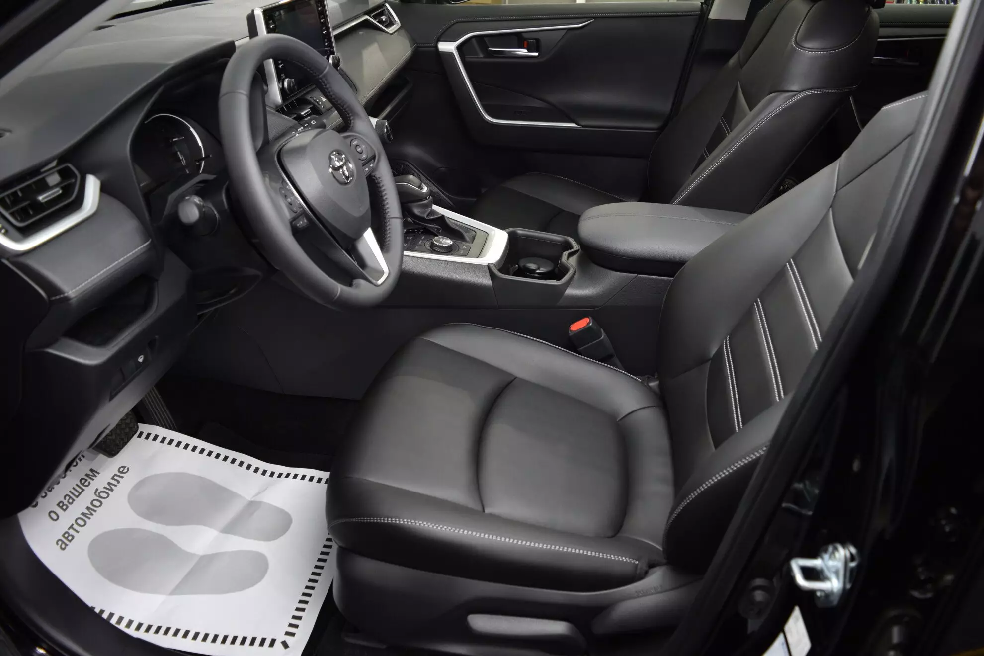 Автосалон: Toyota Rav4