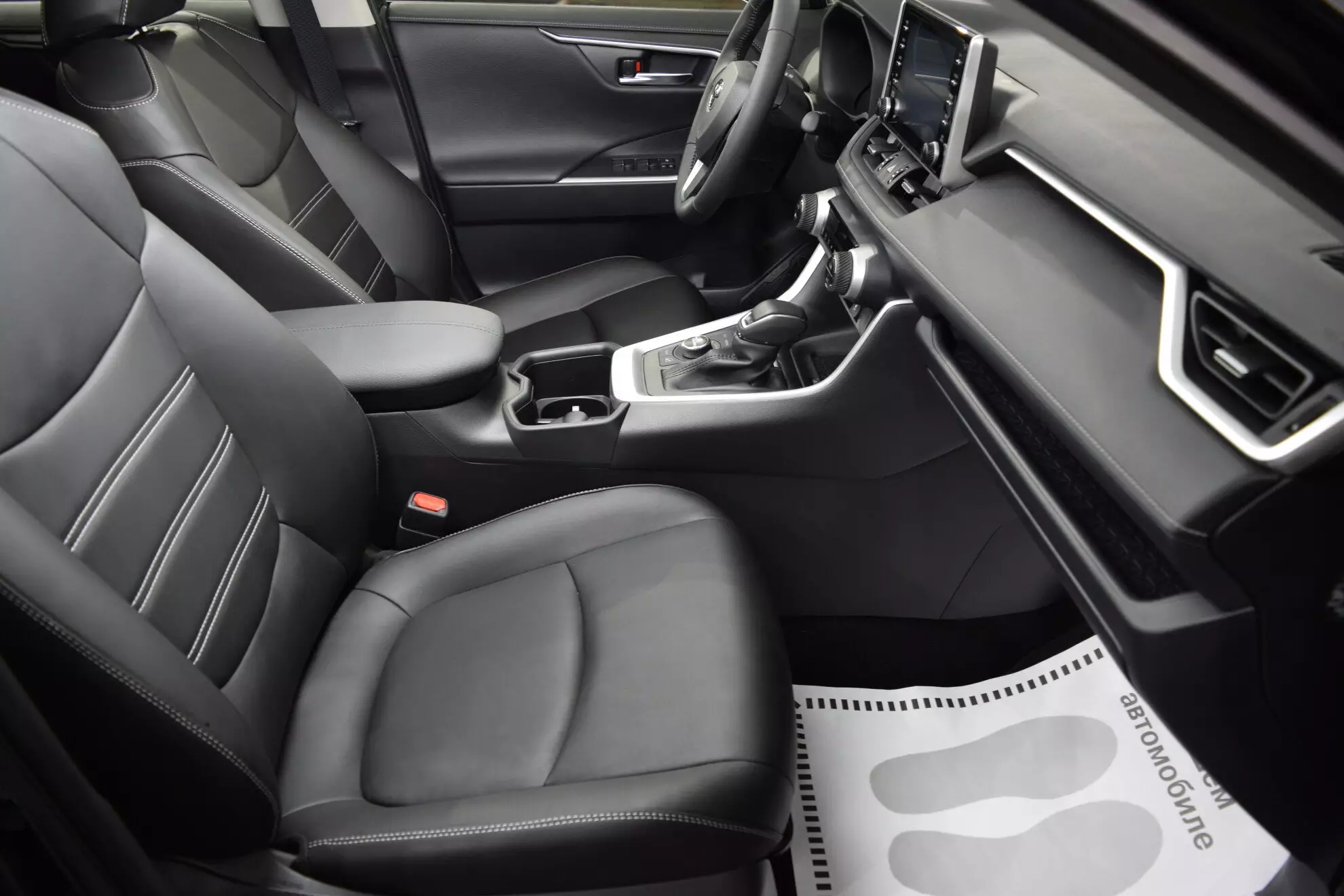 Автосалон: Toyota Rav4