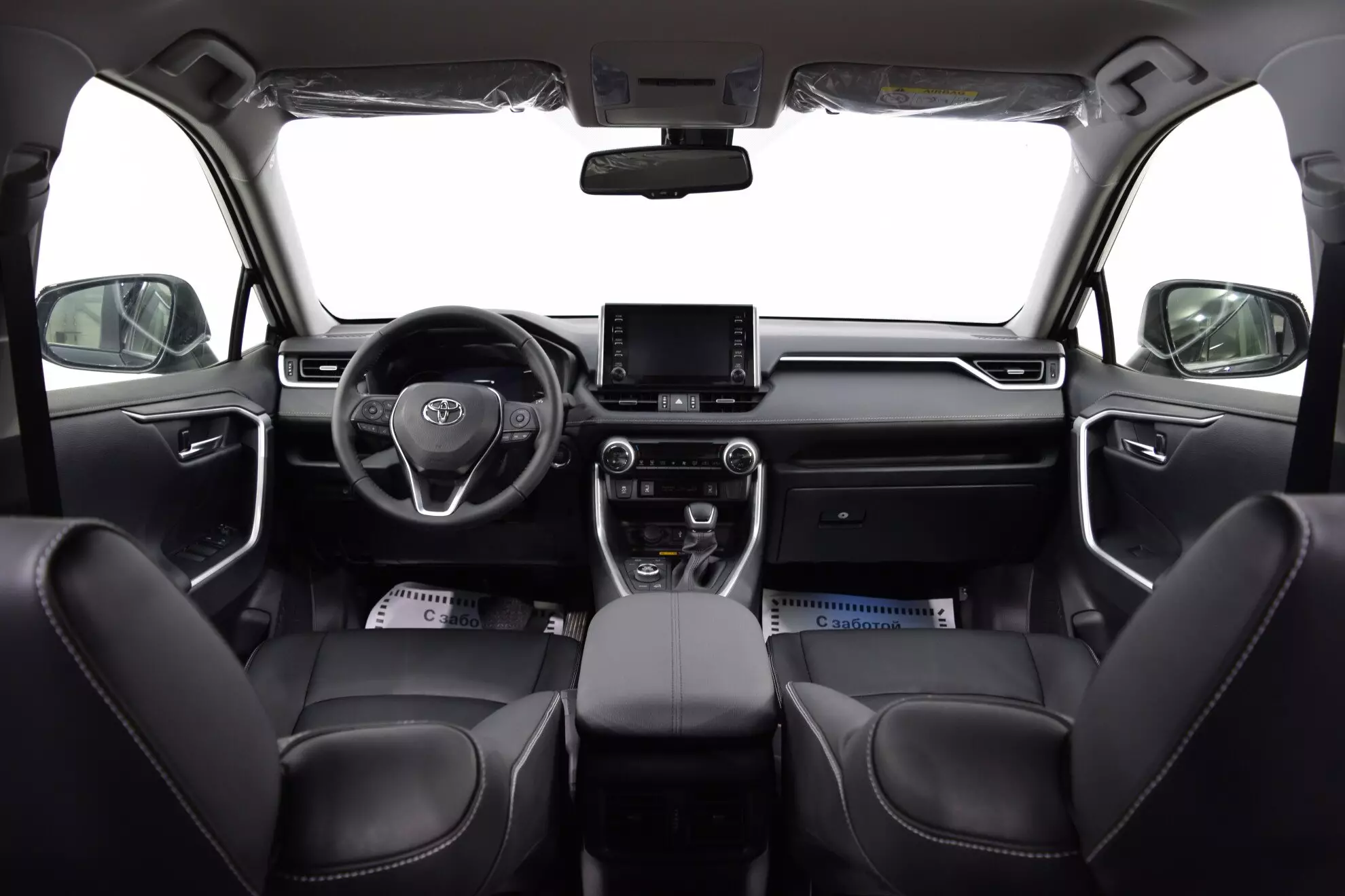 Автосалон: Toyota Rav4