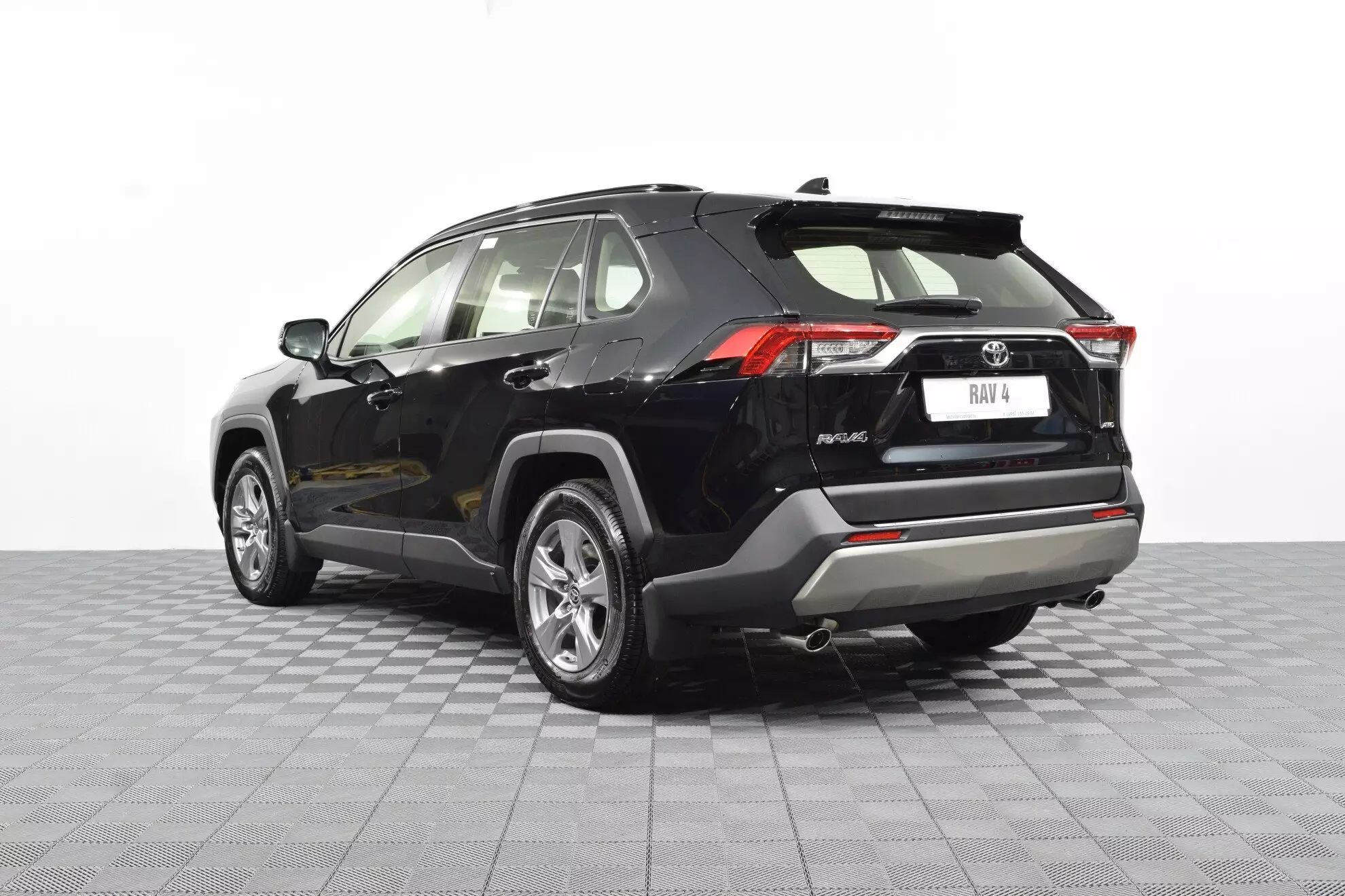 Автосалон: Toyota Rav4