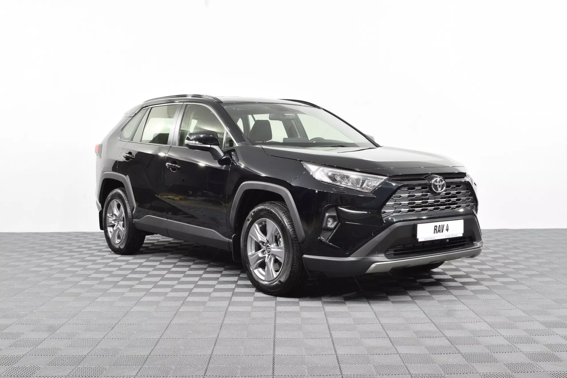 Автосалон: Toyota Rav4