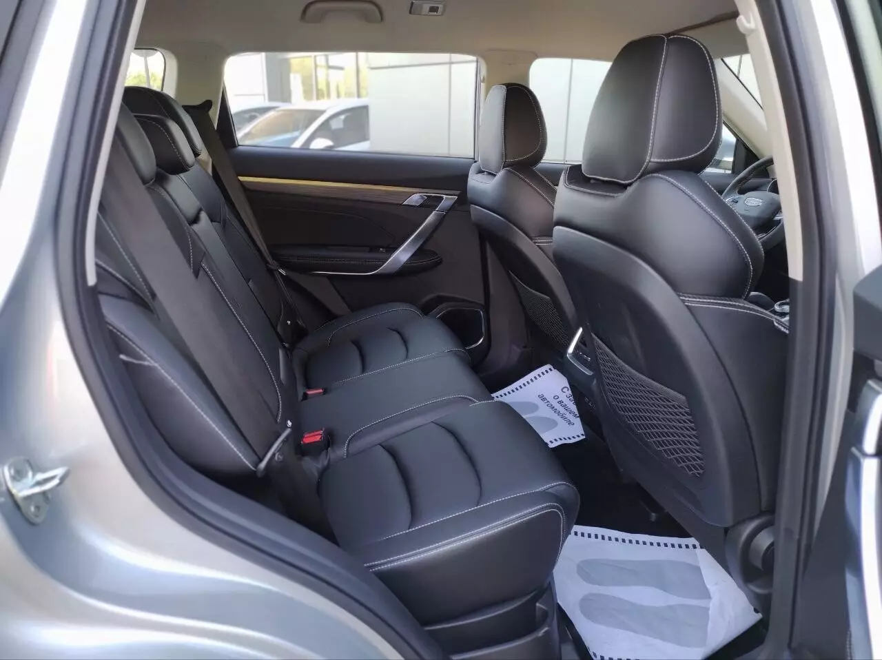 Автосалон: Geely Atlas Pro
