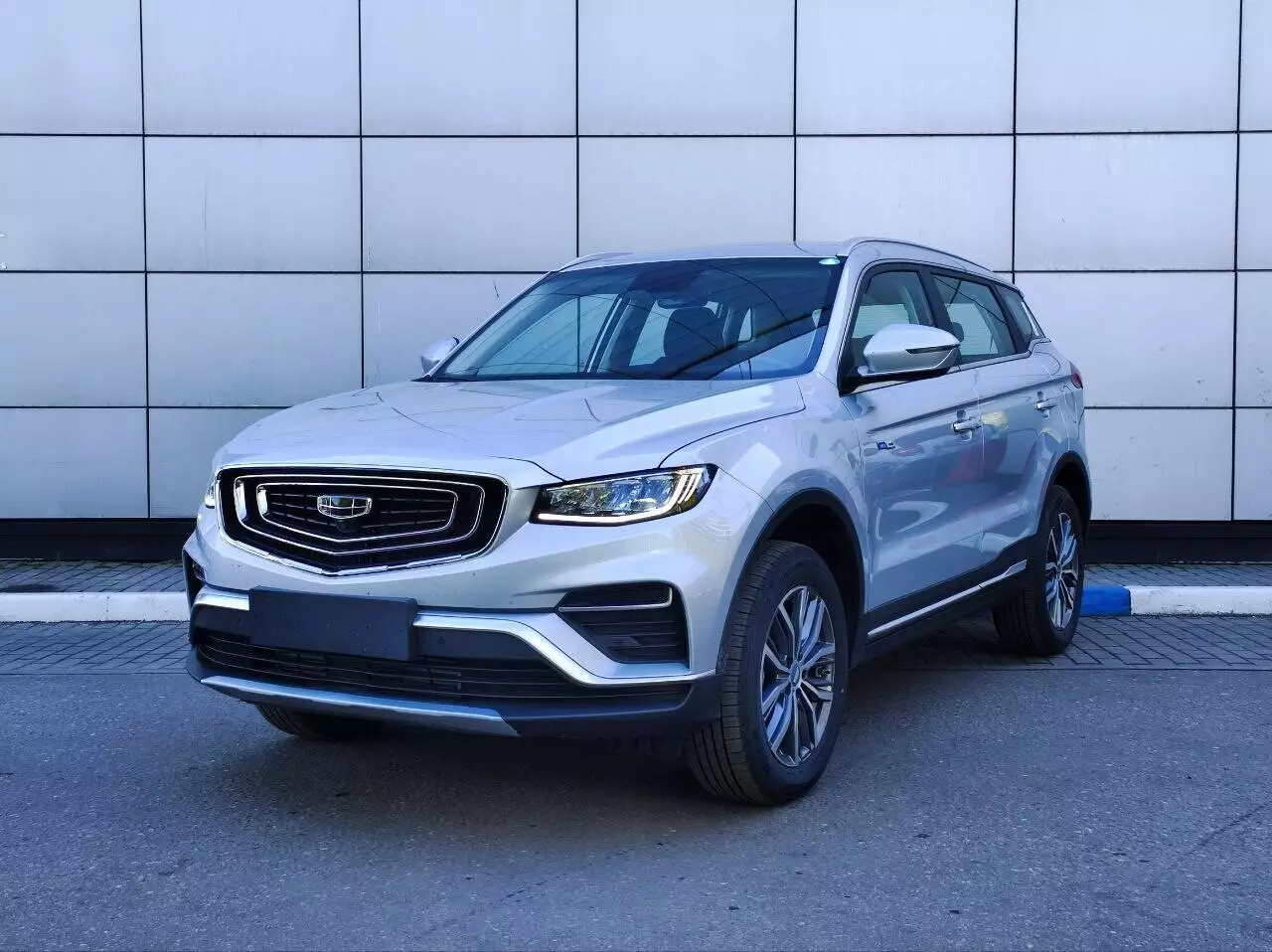 Автосалон: Geely Atlas Pro