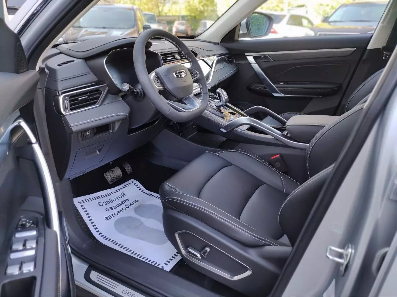 Автосалон: Geely Atlas Pro