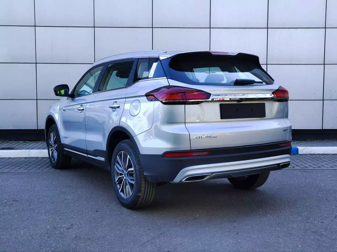 Автосалон: Geely Atlas Pro