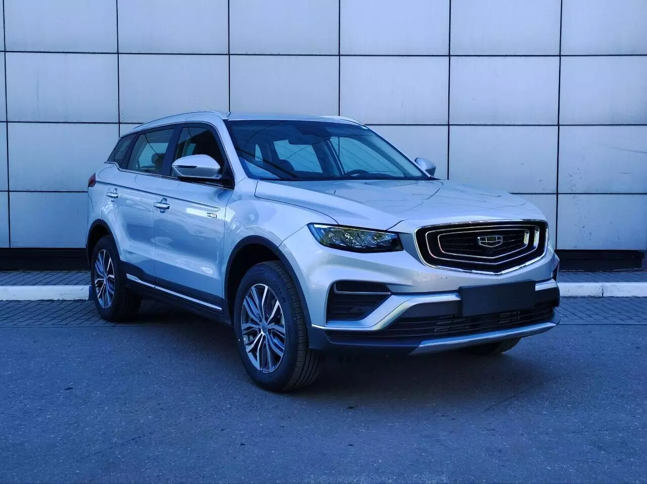 Автосалон: Geely Atlas Pro