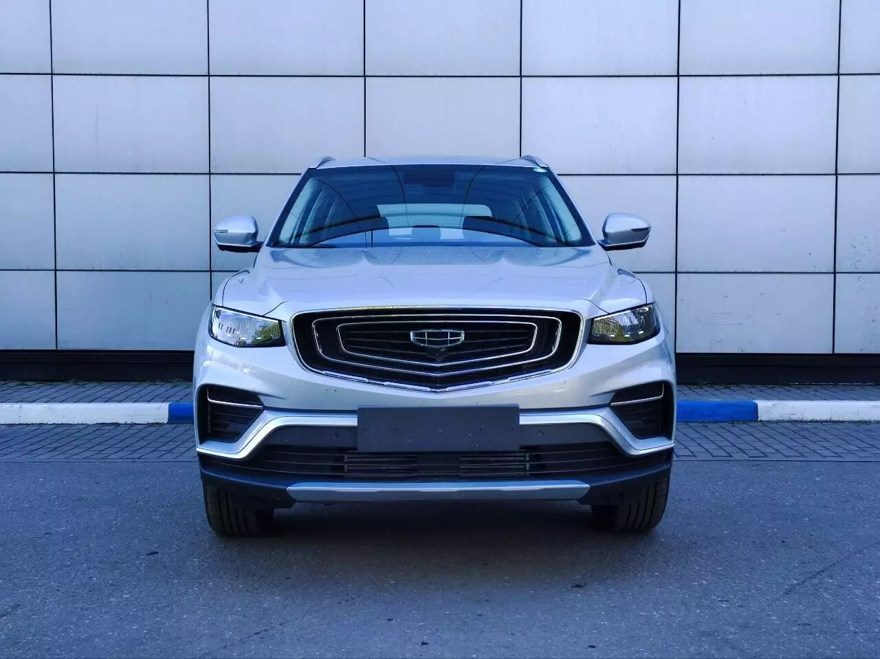 Автосалон: Geely Atlas Pro