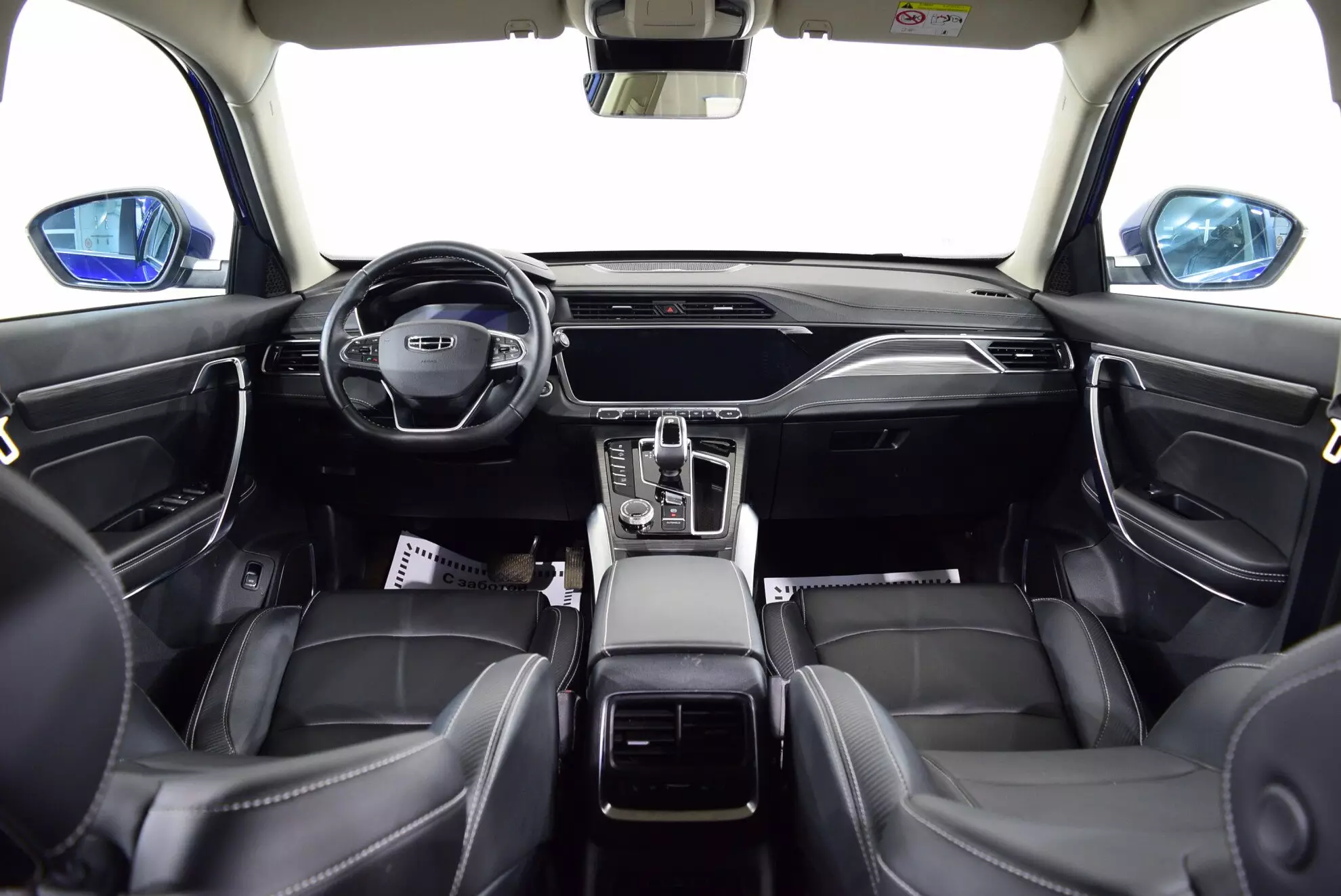 Автосалон: Geely Atlas Pro