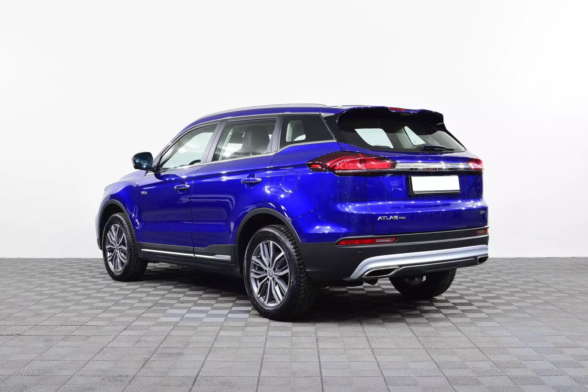 Автосалон: Geely Atlas Pro