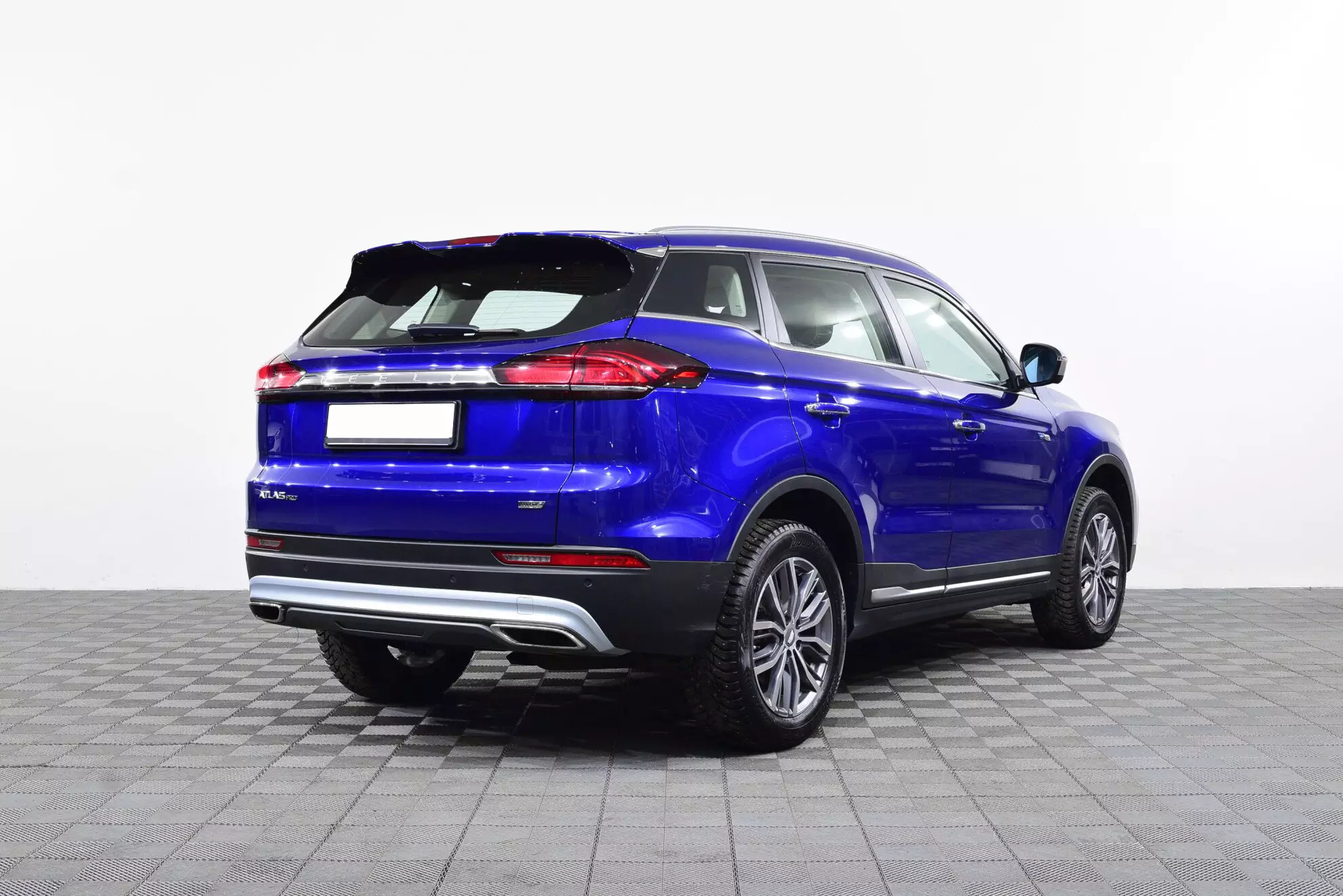 Автосалон: Geely Atlas Pro