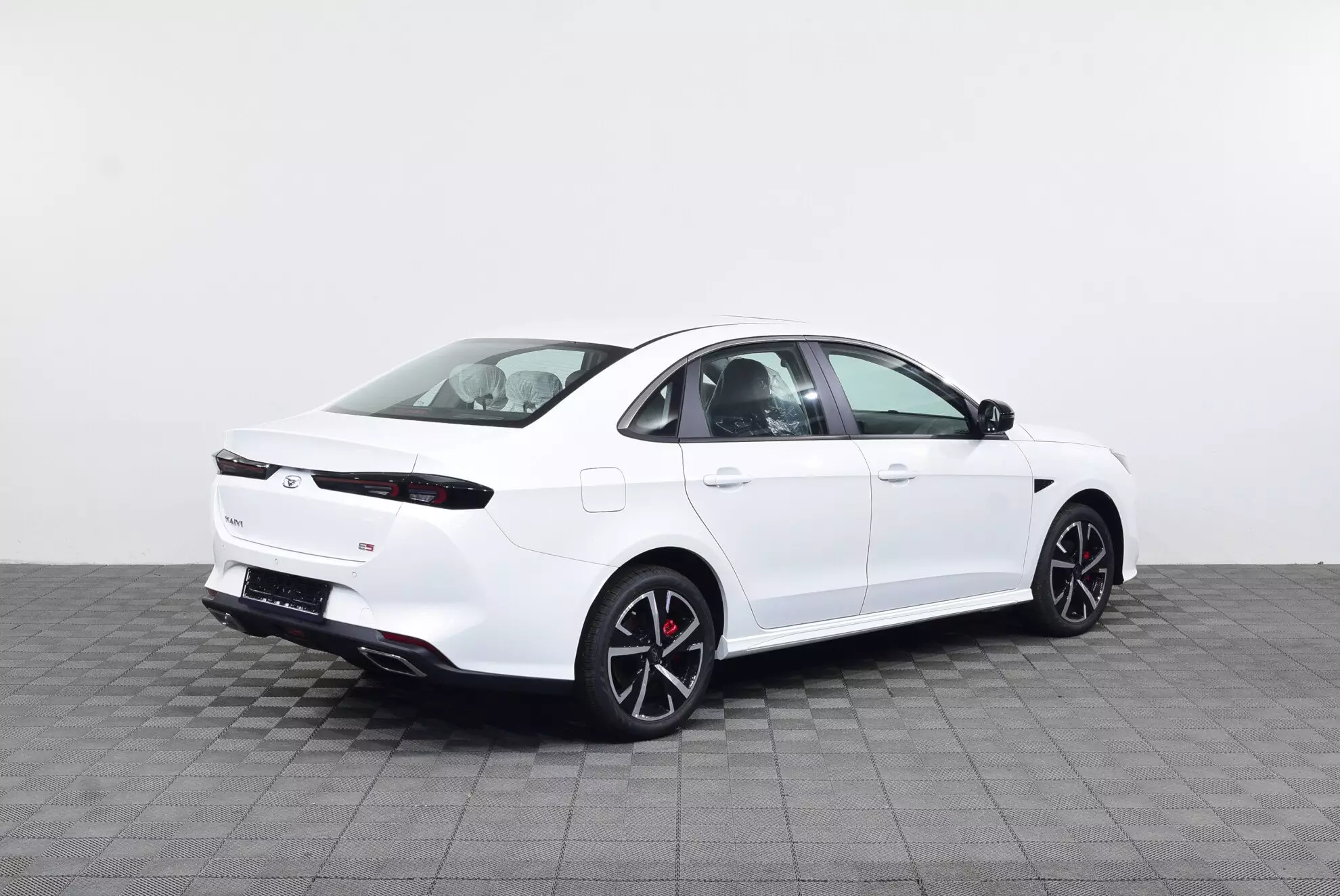 Автосалон: Kaiyi E5