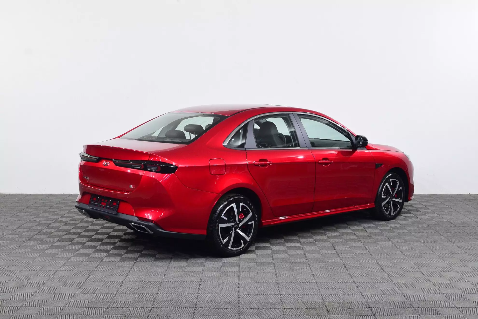 Автосалон: Kaiyi E5