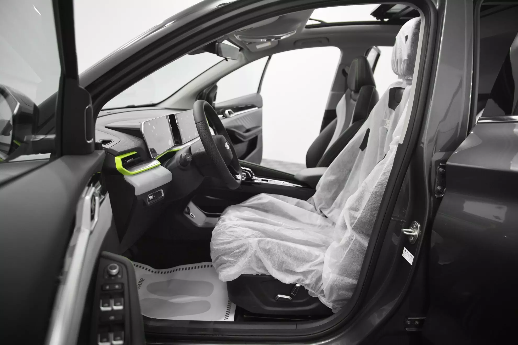 Автосалон: Geely Coolray