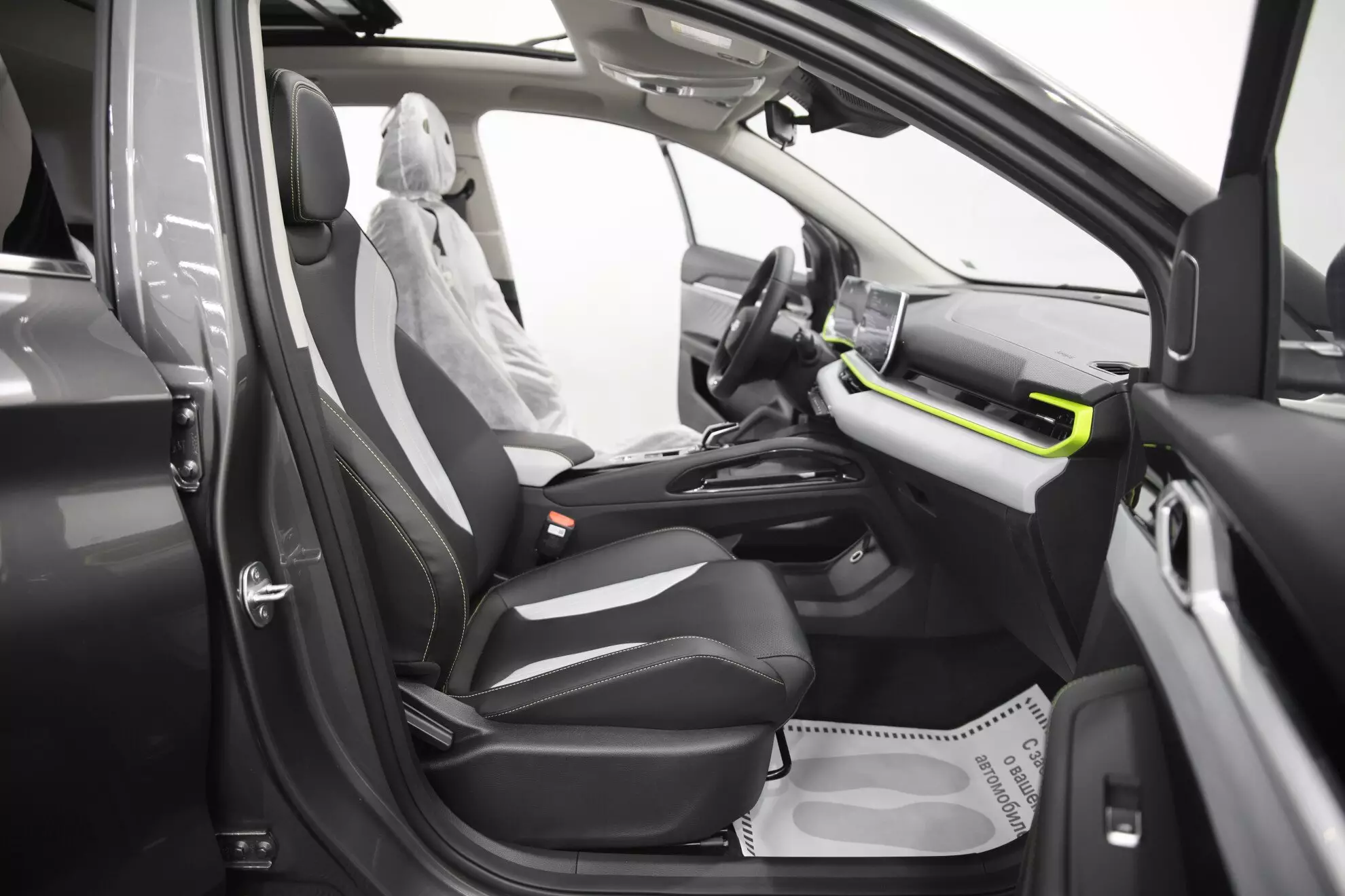 Автосалон: Geely Coolray