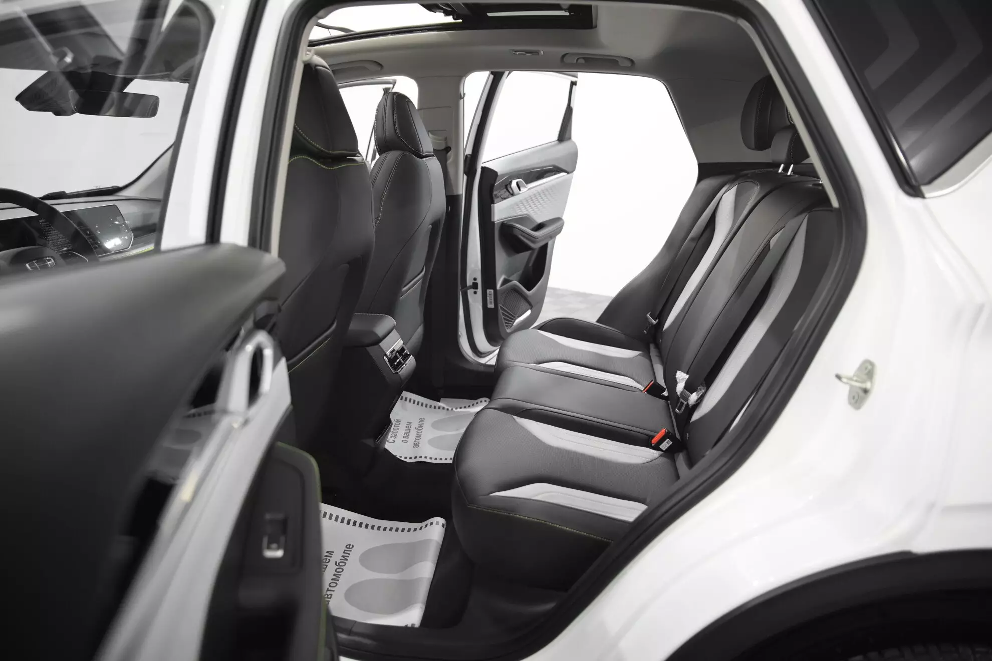 Автосалон: Geely Coolray