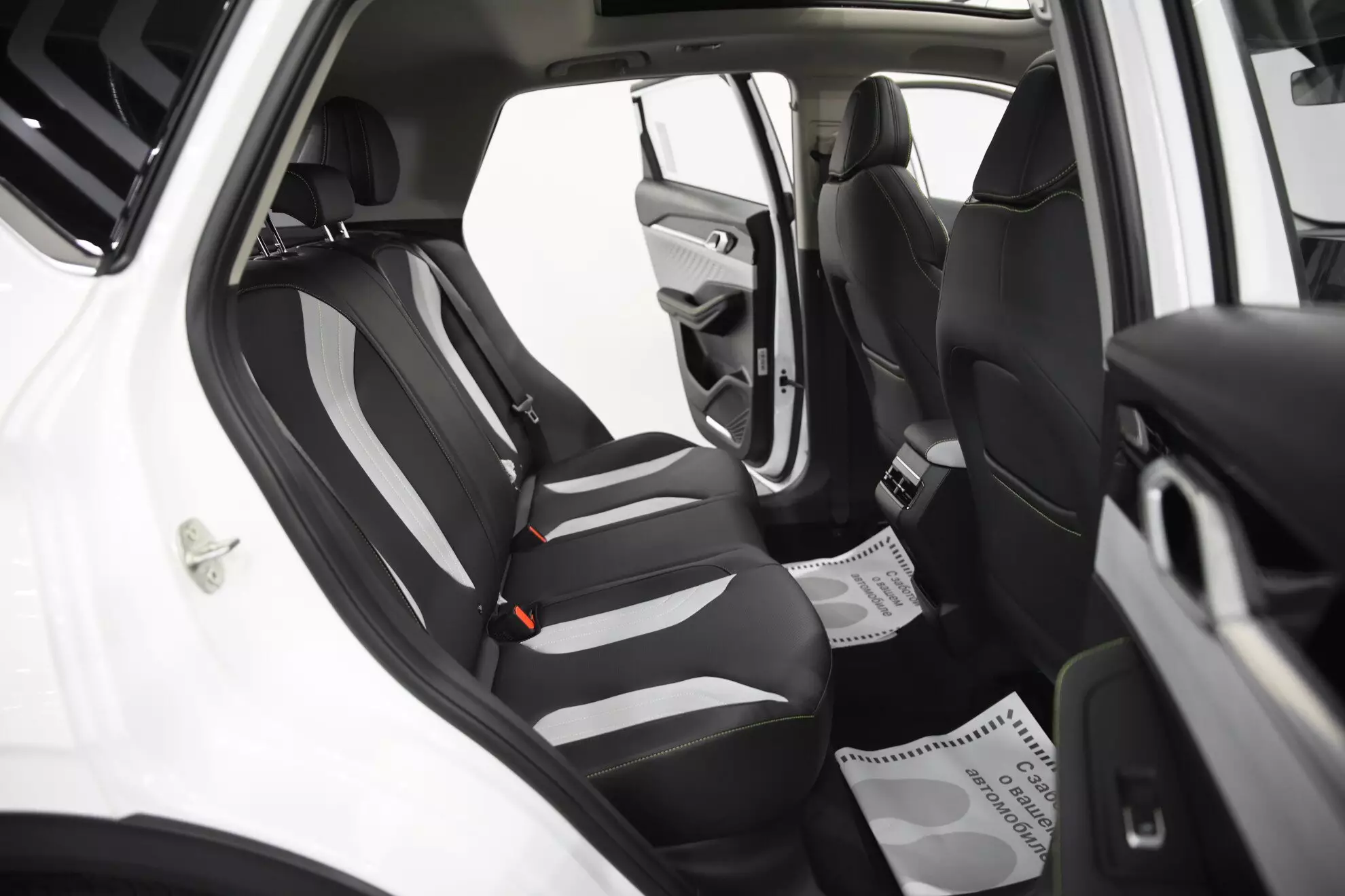 Автосалон: Geely Coolray