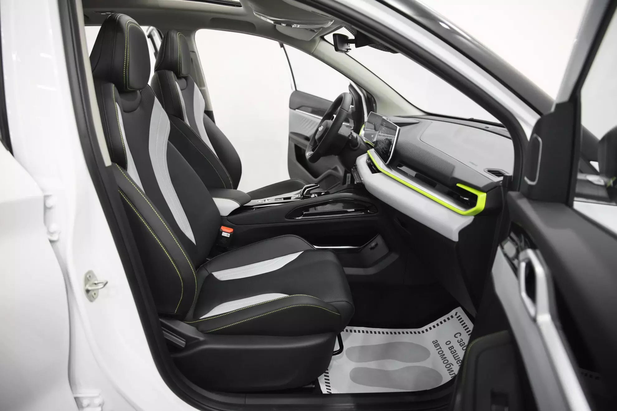 Автосалон: Geely Coolray