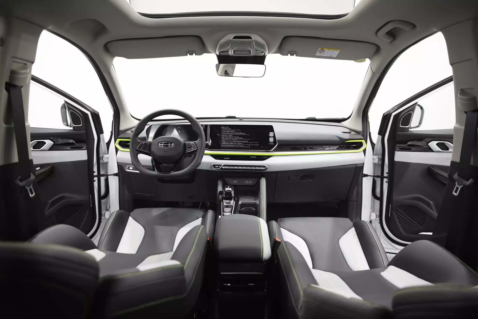 Автосалон: Geely Coolray