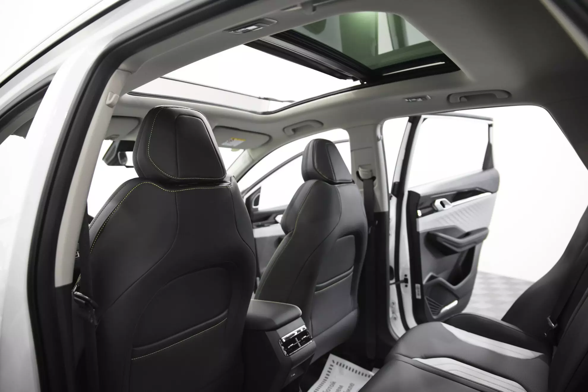 Автосалон: Geely Coolray