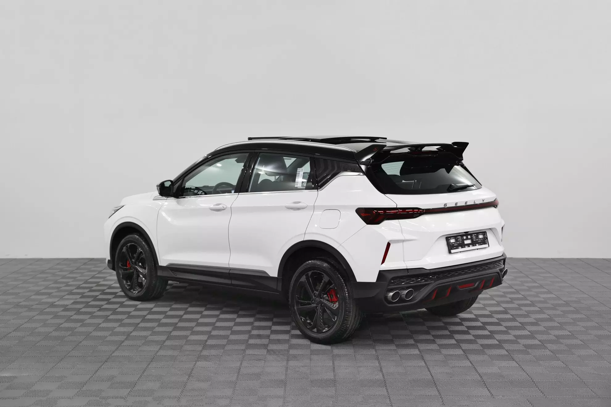 Автосалон: Geely Coolray