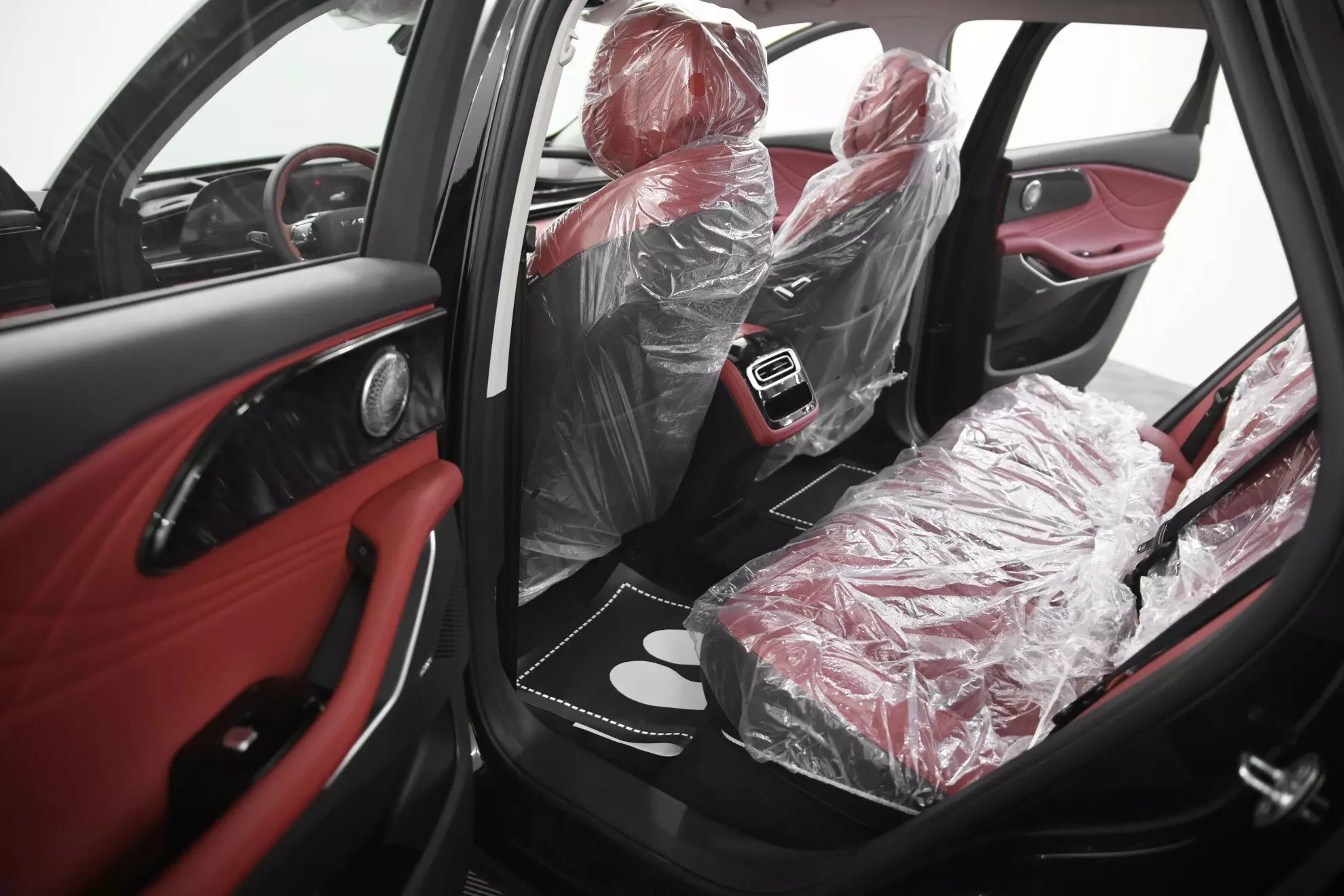 Автосалон: Exeed RX