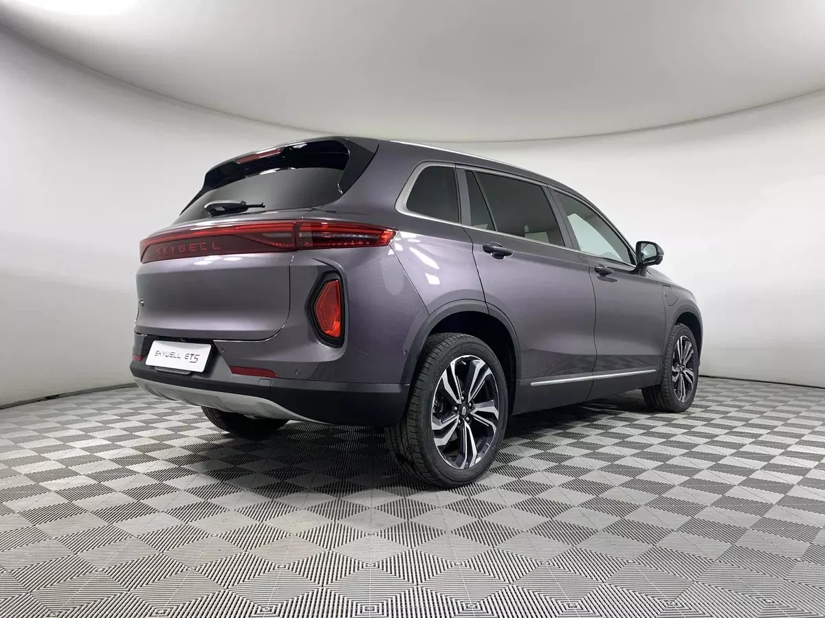 Автосалон: Skywell ET5
