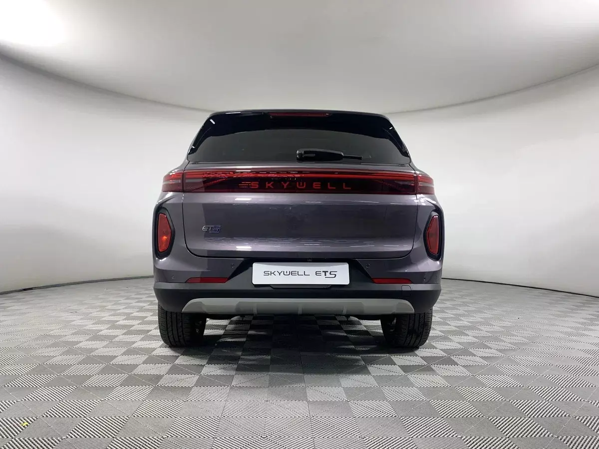 Автосалон: Skywell ET5