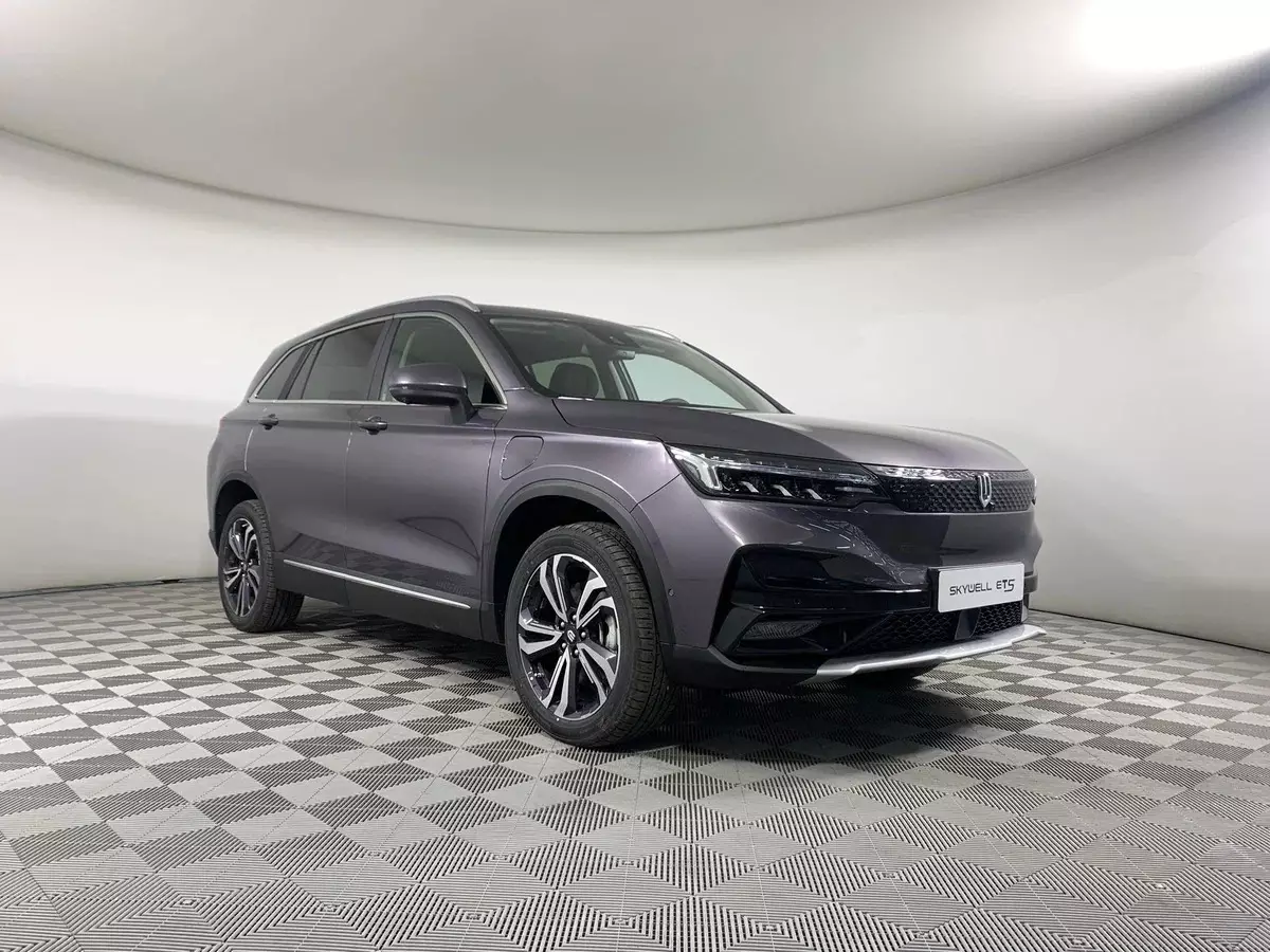 Автосалон: Skywell ET5
