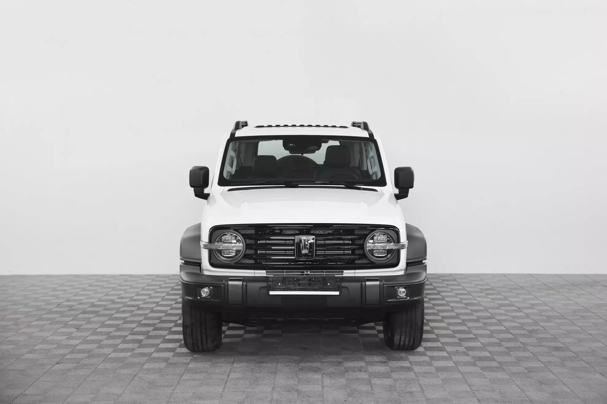Автосалон: Tank 300