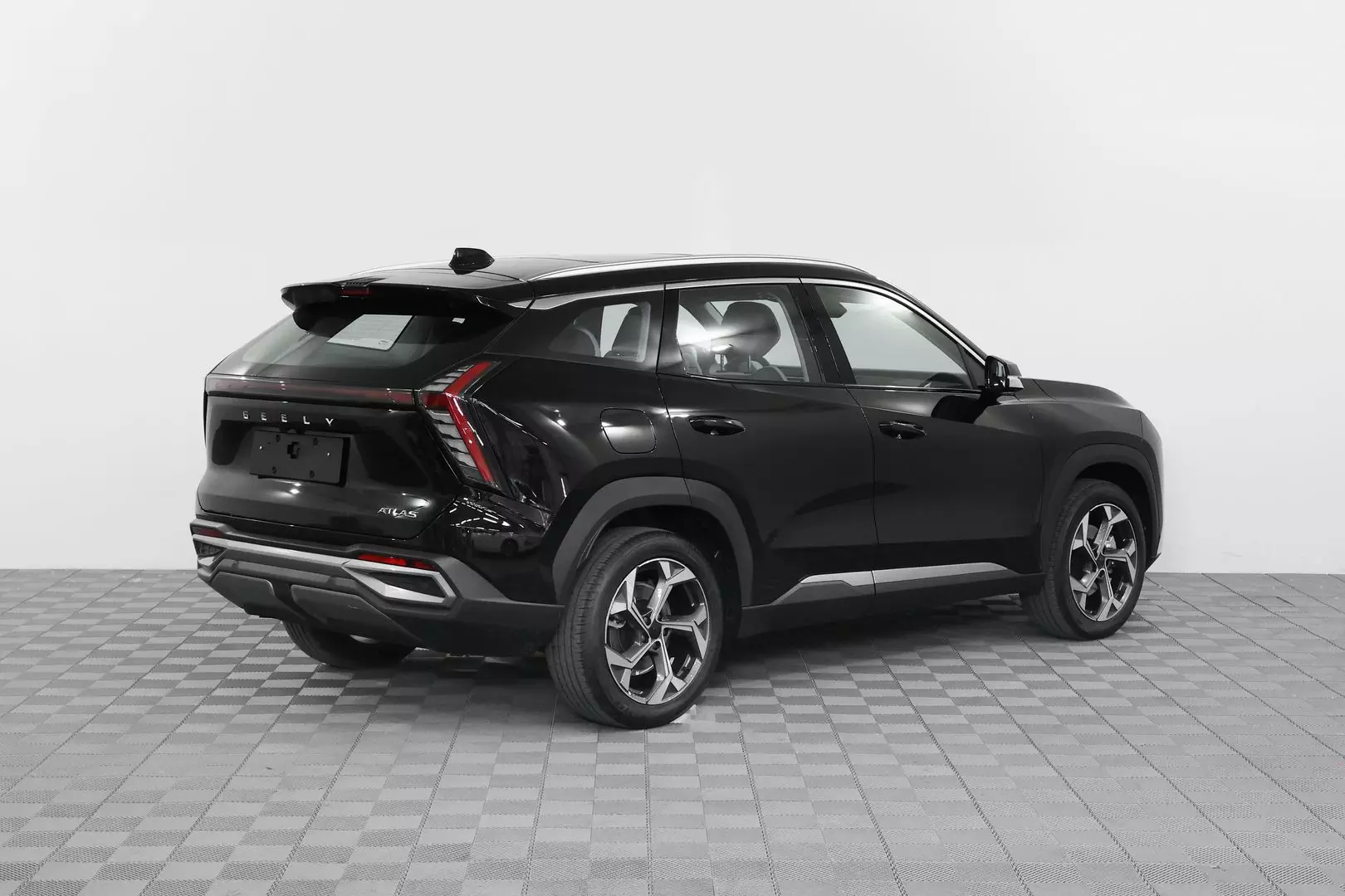 Автосалон: Geely Atlas New