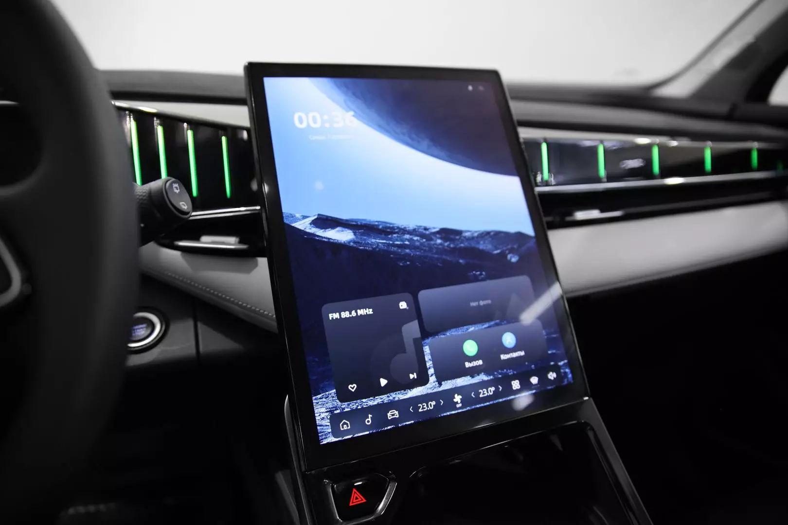 Автосалон: Geely Atlas New