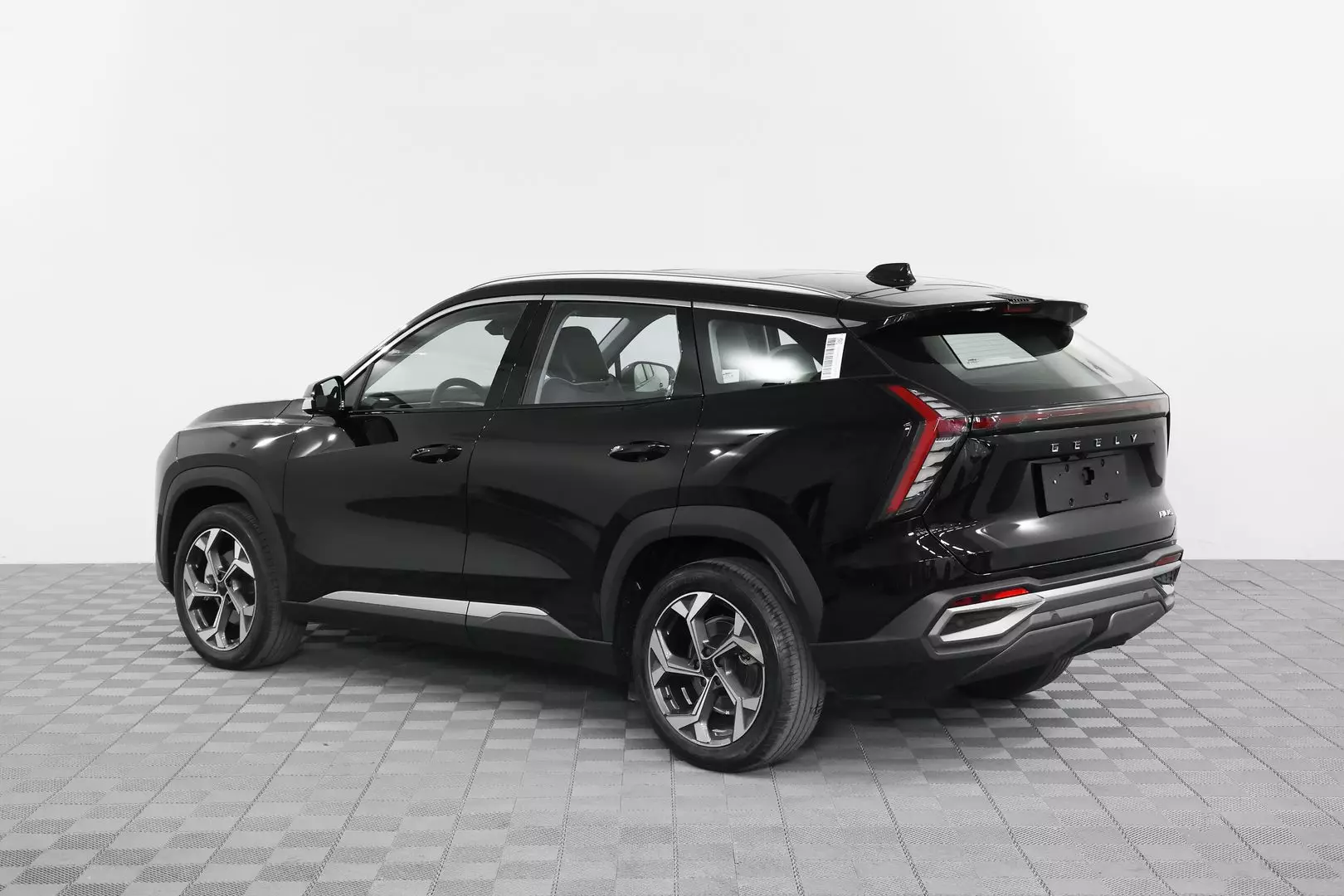 Автосалон: Geely Atlas New