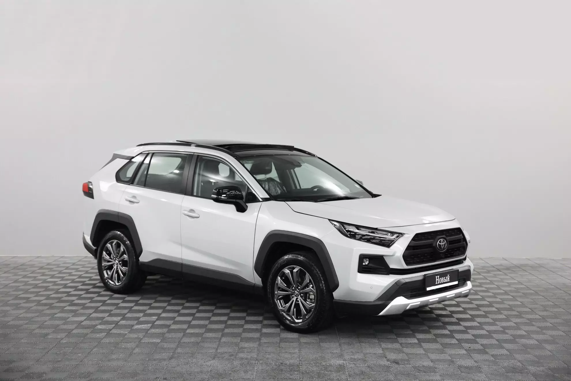 Автосалон: Toyota Rav4