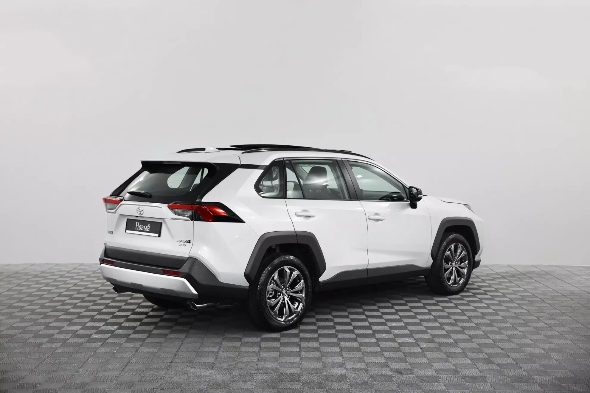 Автосалон: Toyota Rav4