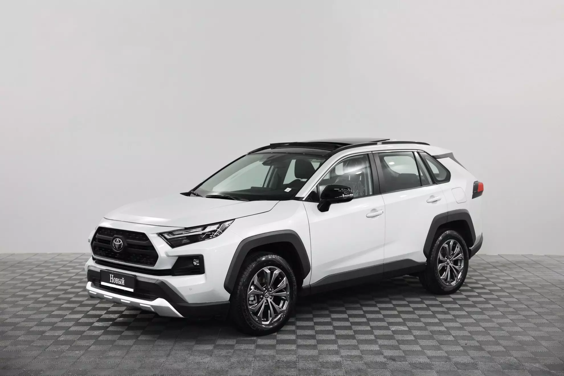 Автосалон: Toyota Rav4