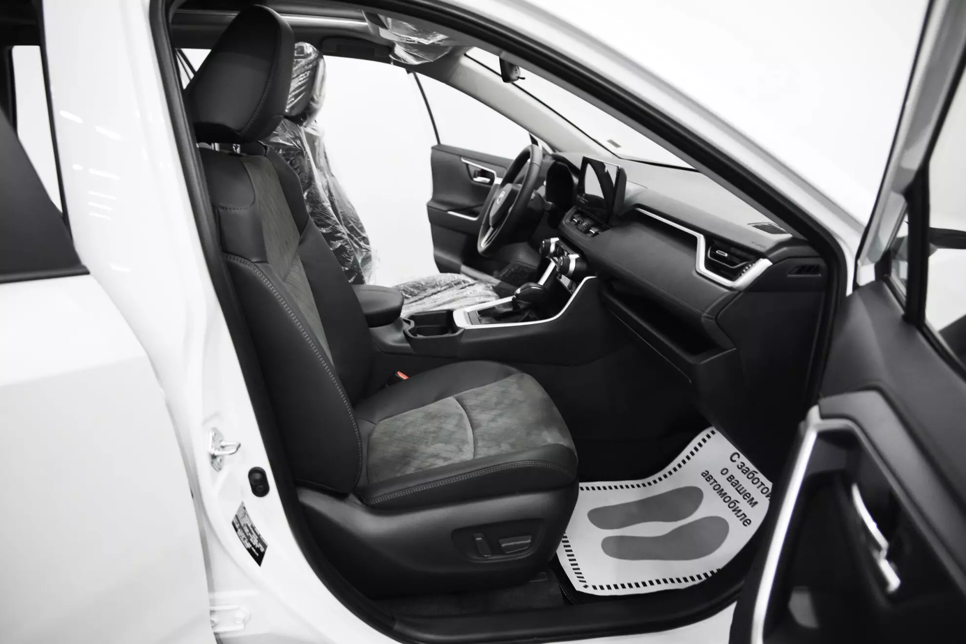 Автосалон: Toyota Rav4