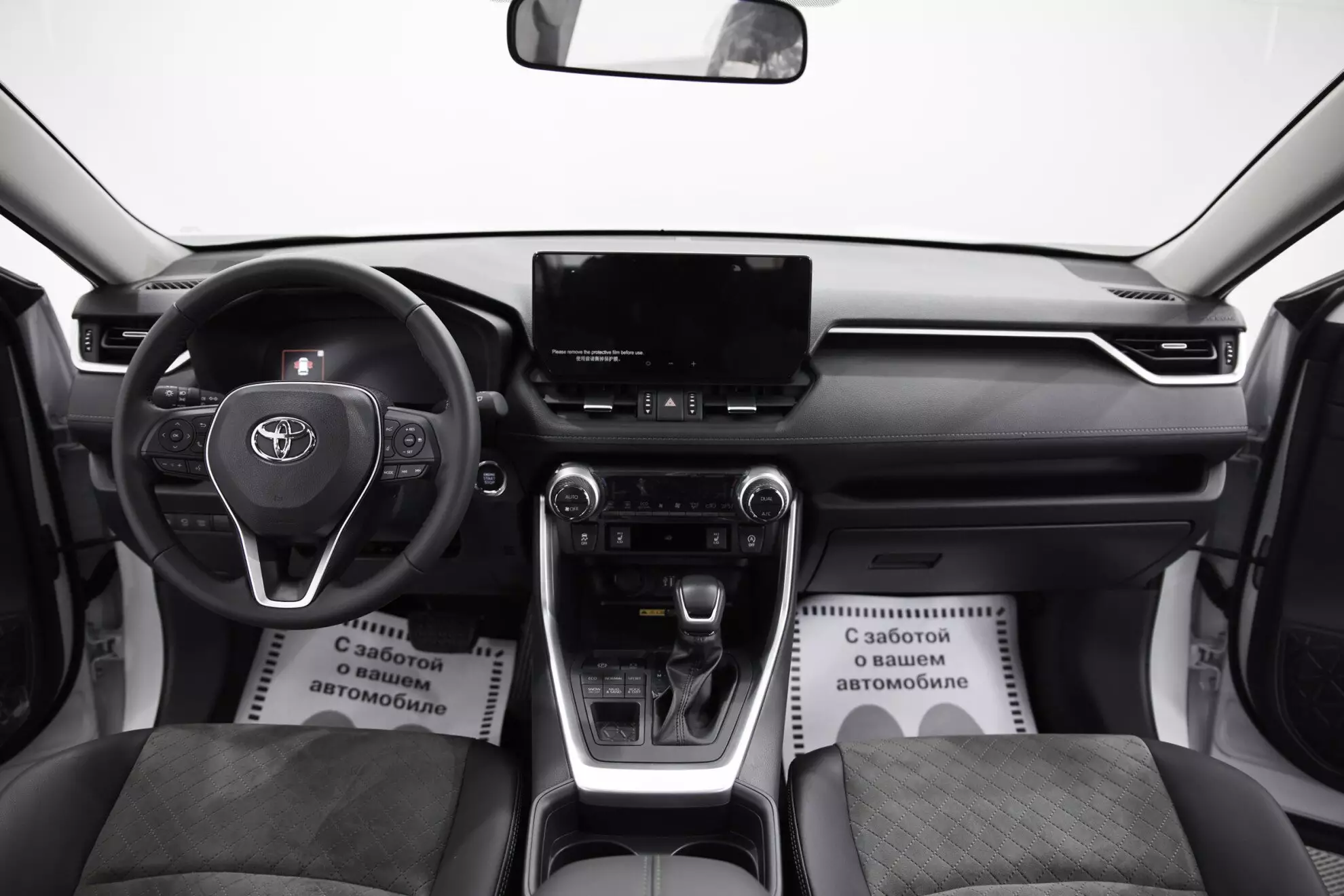 Автосалон: Toyota Rav4