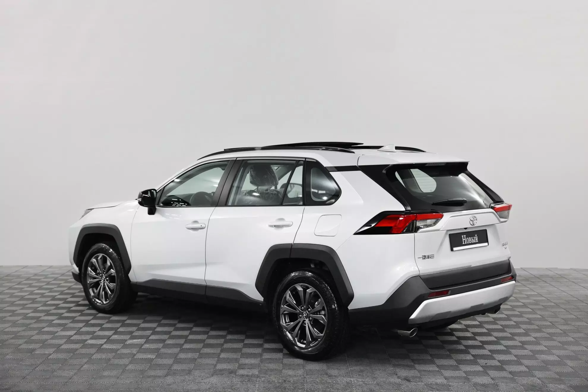Автосалон: Toyota Rav4