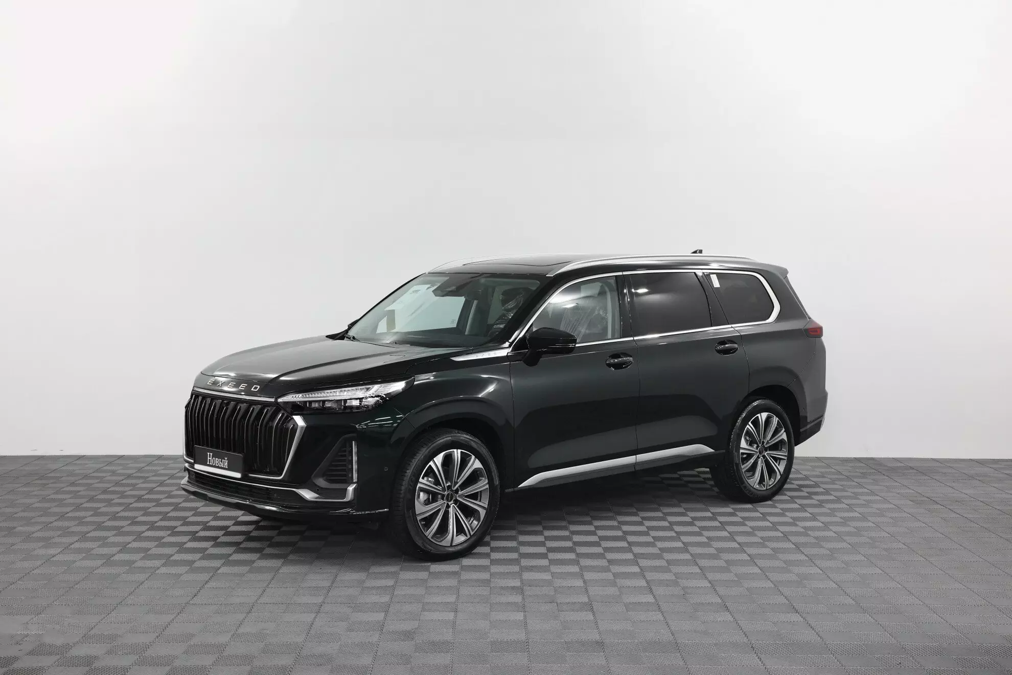 Автосалон: Exeed VX