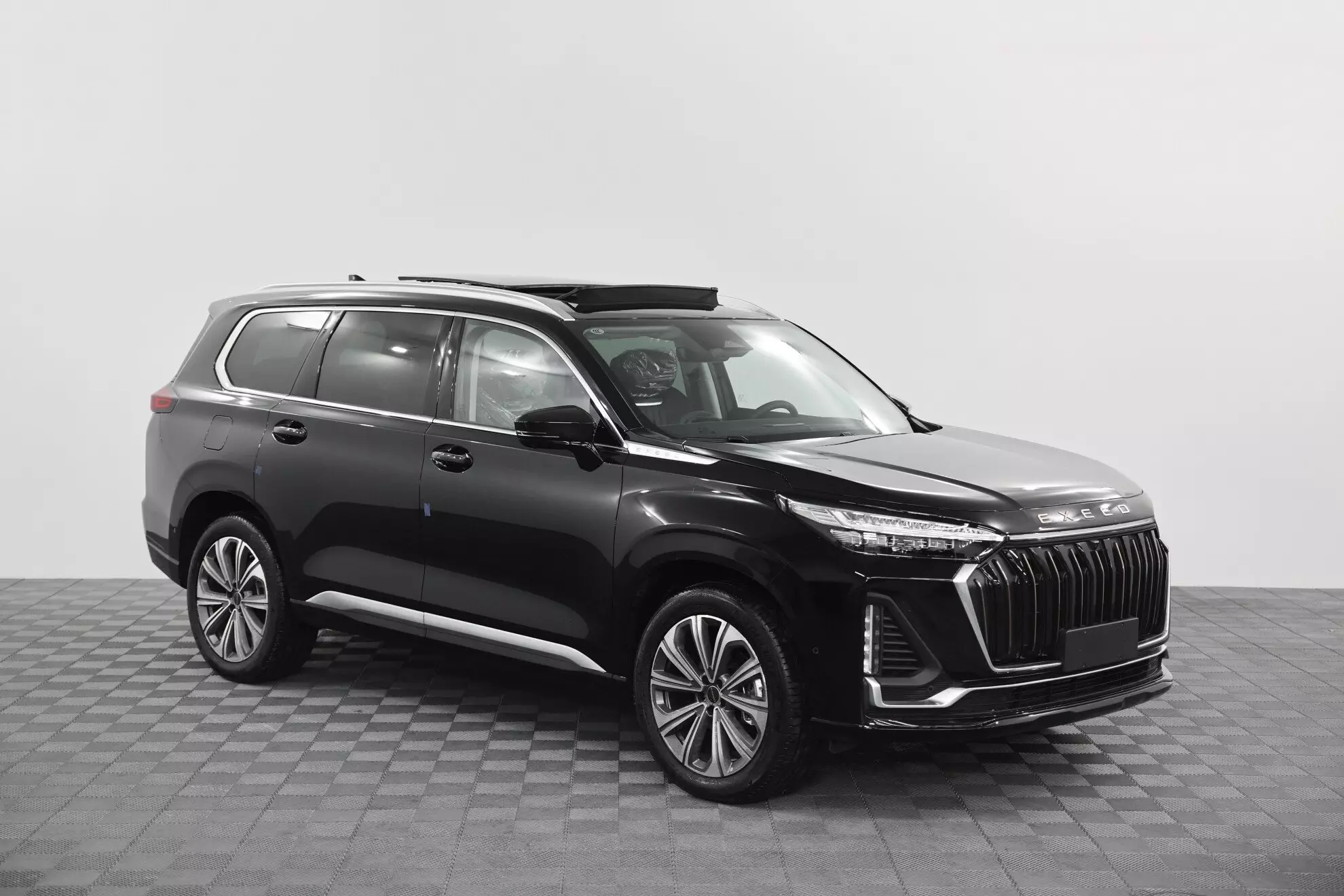 Автосалон: Exeed VX