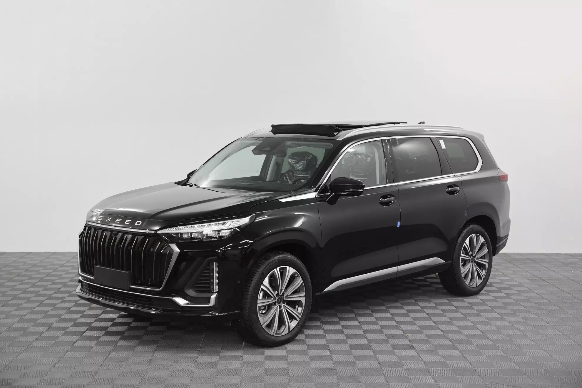Автосалон: Exeed VX