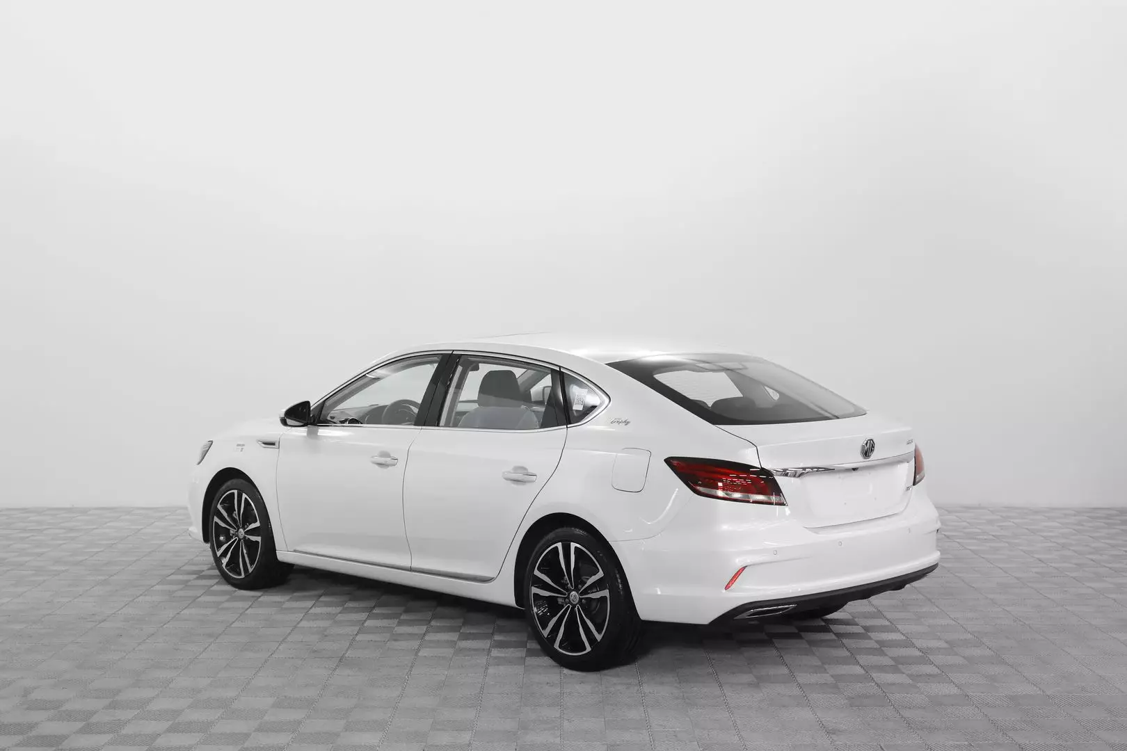 Автосалон: Mg 6