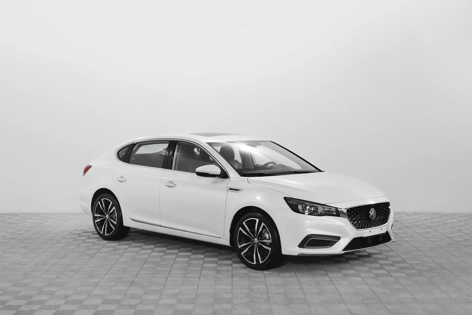 Автосалон: Mg 6