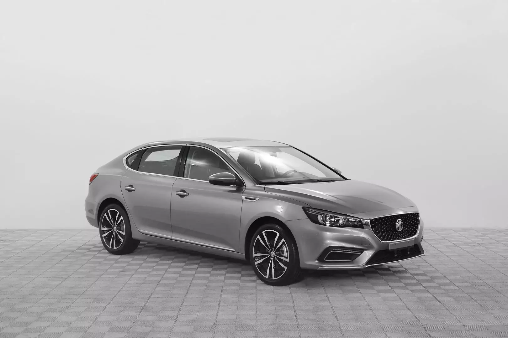Автосалон: Mg 6