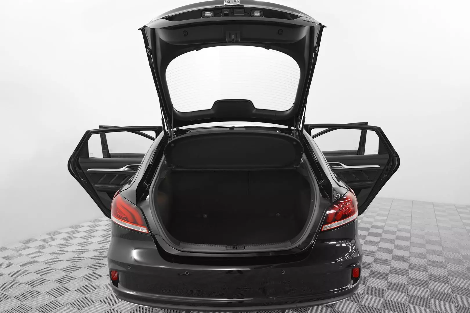 Автосалон: Mg 6